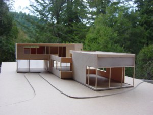 beach house shaped to maximize views on narrow lot